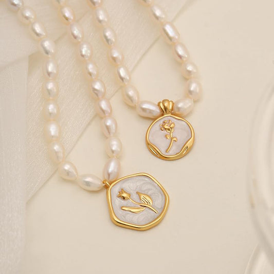 Dollcini Pearl Gyöngy Nyaklánc Virág Medállal – Rózsa vagy Tulipán